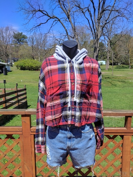 American Eagle Outfitters Tops - American Eagle Red White & Blue Plaid Hooded Cropped Button Up Shirt Size Large